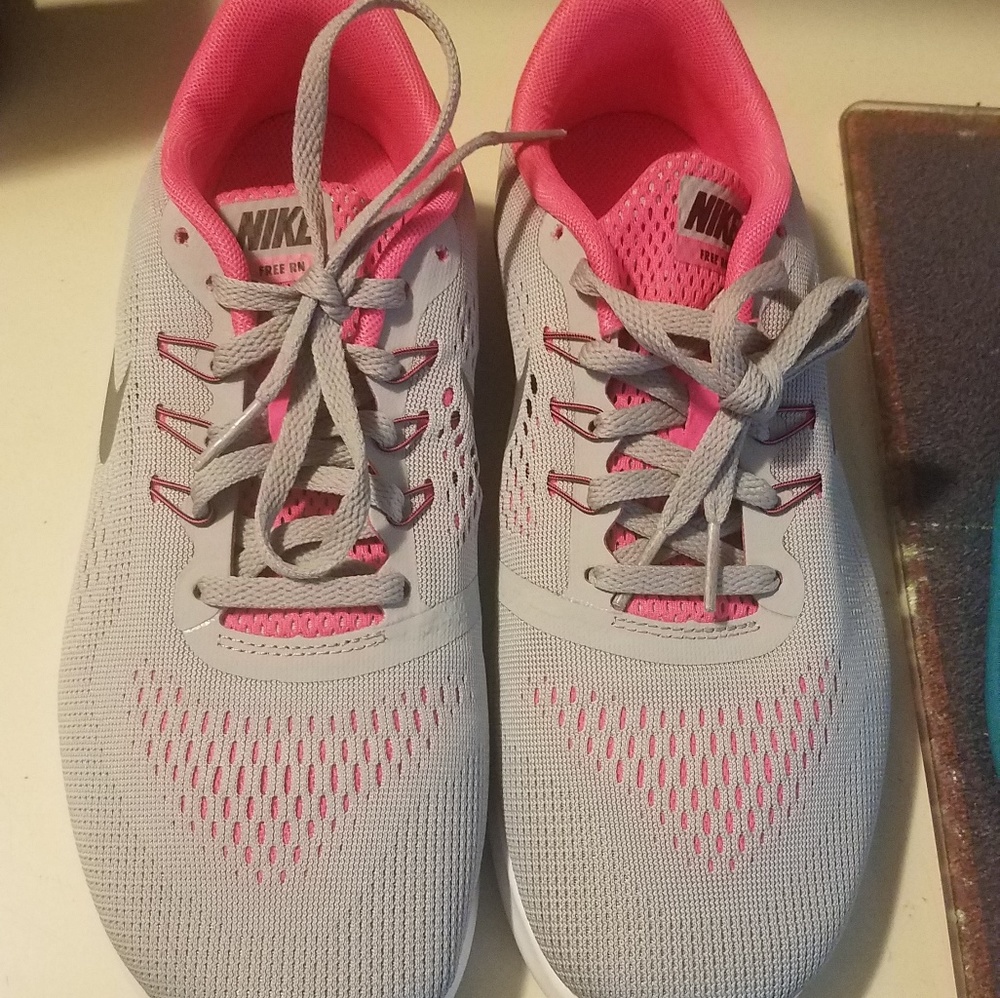 youth 6.5 NEW Nike sneakers